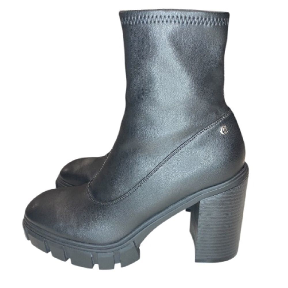 GUESS Black Chunky Lug Sole Side Zip Ankle Boots Size 9M EUC - Picture 5 of 13